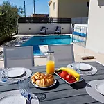 Villa Trapezium - Private Heated Pool & Table Soccer