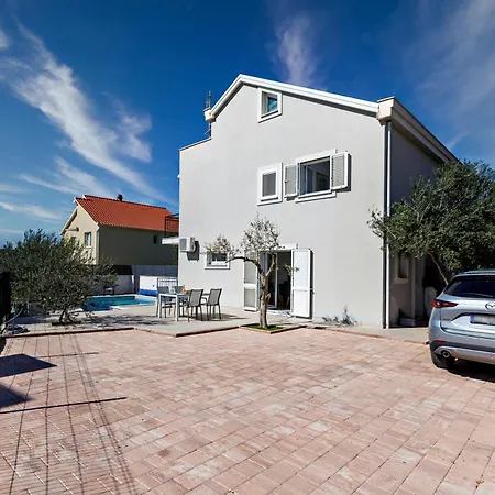 Trapezium - Private Heated Pool & Table Soccer Villa Kastela