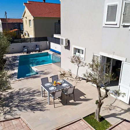 Trapezium - Private Heated Pool & Table Soccer