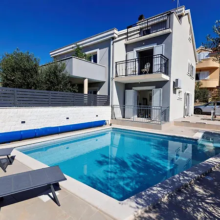 ヴィラ Trapezium - Private Heated Pool & Table Soccer