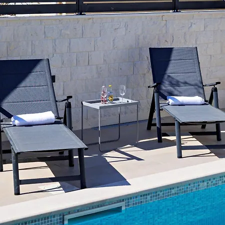 Trapezium - Private Heated Pool & Table Soccer Kaštela