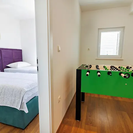 Villa Trapezium - Private Heated Pool & Table Soccer Kastela