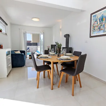 Villa Trapezium - Private Heated Pool & Table Soccer Kastela