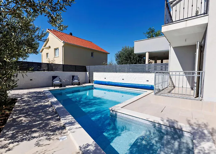 Vila Trapezium - Private Heated Pool & Table Soccer *