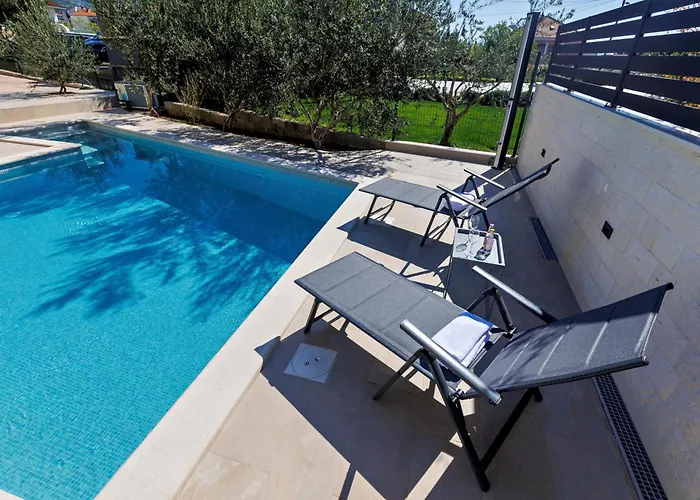 Trapezium - Private Heated Pool & Table Soccer * Kaštela