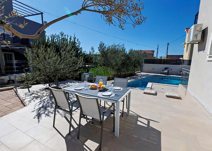 Trapezium - Private Heated Pool & Table Soccer