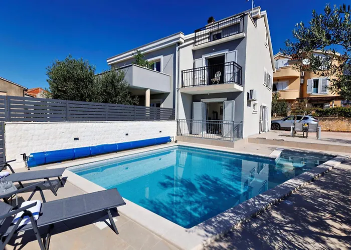 Vila Trapezium - Private Heated Pool & Table Soccer