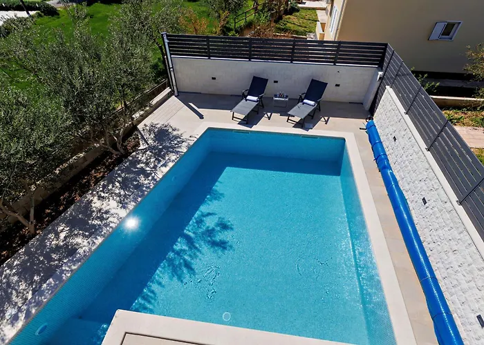 Trapezium - Private Heated Pool & Table Soccer