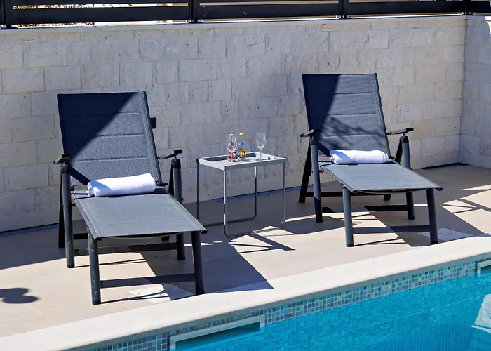 Trapezium - Private Heated Pool & Table Soccer Kaštela