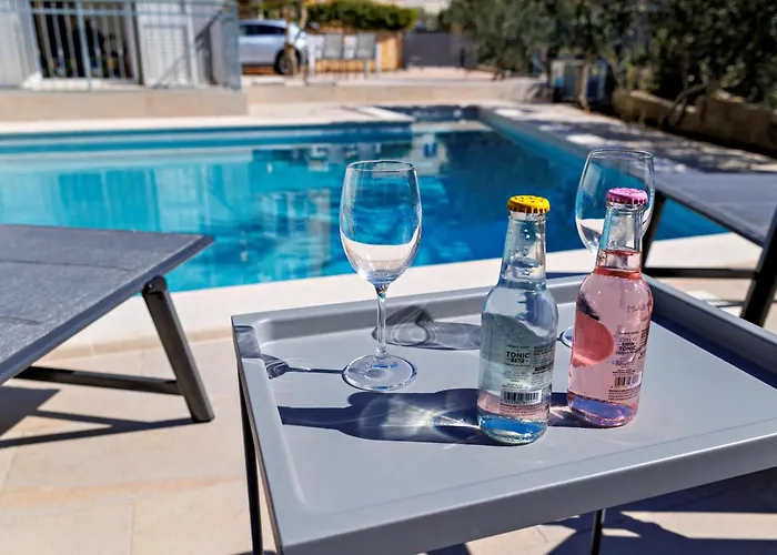 Trapezium - Private Heated Pool & Table Soccer *