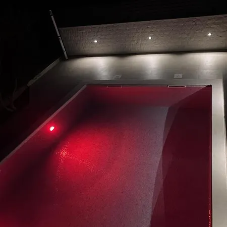 Trapezium - Private Heated Pool & Table Soccer فيلة *