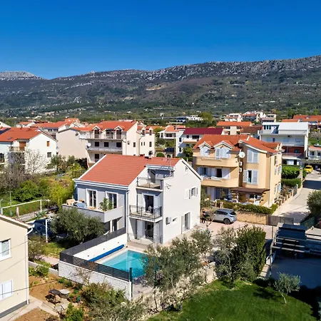 Trapezium - Private Heated Pool & Table Soccer