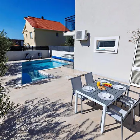 Trapezium - Private Heated Pool & Table Soccer Kaštela