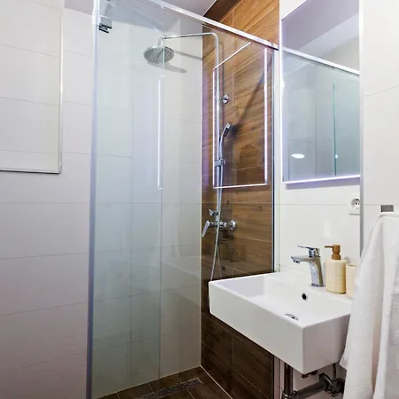 Trapezium - Private Heated Pool & Table Soccer