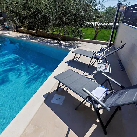 Trapezium - Private Heated Pool & Table Soccer * Kastela