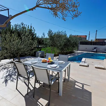 Trapezium - Private Heated Pool & Table Soccer