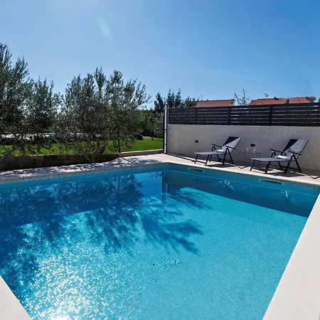 Trapezium - Private Heated Pool & Table Soccer * Kaštela