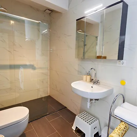 Trapezium - Private Heated Pool & Table Soccer فيلة *