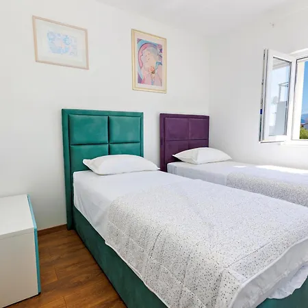 Trapezium - Private Heated Pool & Table Soccer * Kaštela