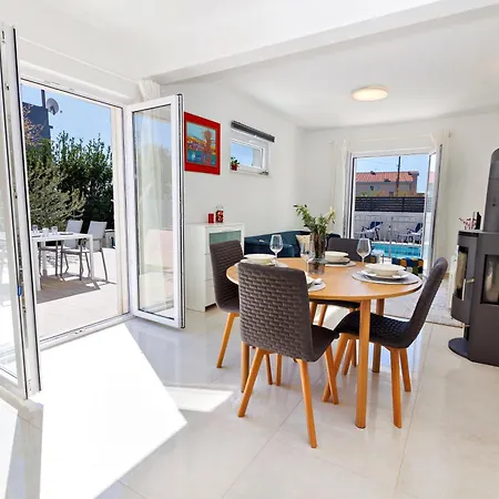 Trapezium - Private Heated Pool & Table Soccer فيلة *