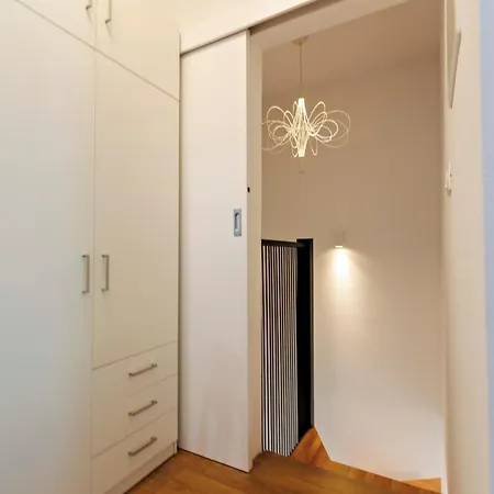 Trapezium - Private Heated Pool & Table Soccer فيلة Kaštela